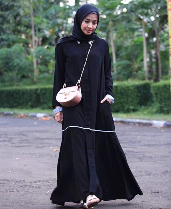 13 Gaya Hijab  Hitam Ala Laudya Cynthia Bella Womantalk