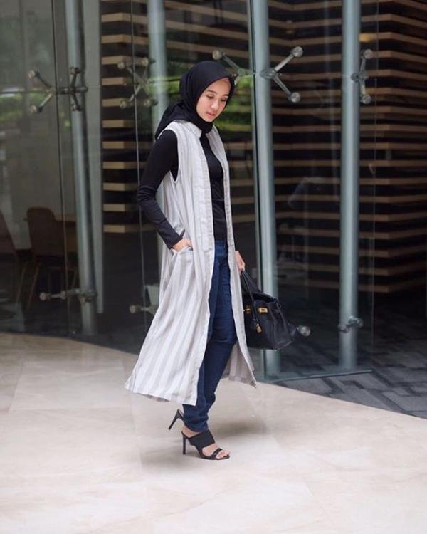  Style Baju Hitam Putih Hijab Tutorial Hijab Terbaru