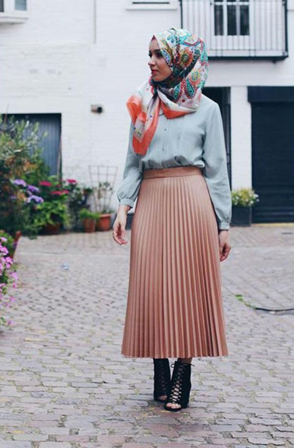 7 Cara Keren Padukan Rok Lipit Hijab Ala Fashion Blogger 