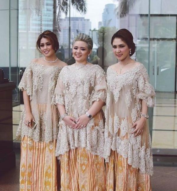 10 Model Kebaya Modern Yang Bisa Anda Sontek Untuk 10 Model Kebaya Modern Yang Bisa Anda Sontek Untuk
