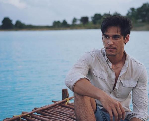 5 Aktor Indonesia Paling Ganteng dan Terkenal Saat Ini - Womantalk