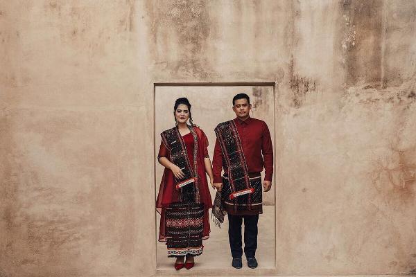 Cantiknya Kahiyang Ayu Kenakan Ulos Untuk Foto Pre Wedding