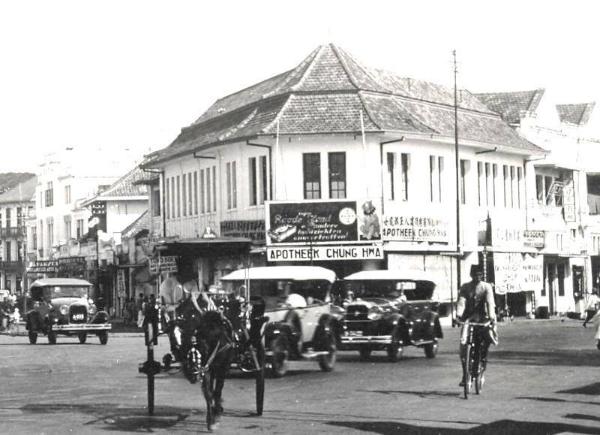 Apotheek Chung Hwa pada zaman Belanda. (Sumber: Tropen Museum)