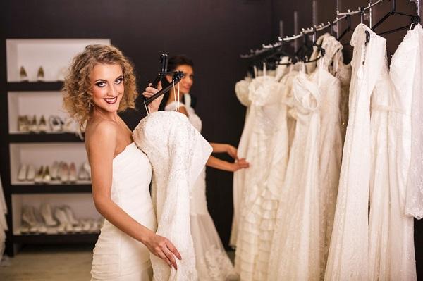 Ini 10 Kesalahan yang Sering Dilakukan Perempuan Saat Membeli Gaun Pengantin
