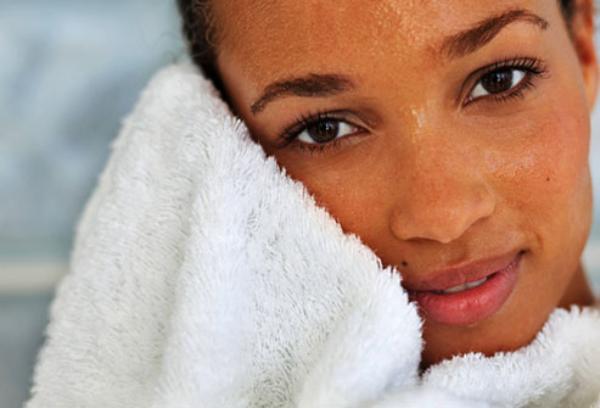 Kenapa Jerawat Juga Bisa Muncul di Daerah Dada? - Womantalk